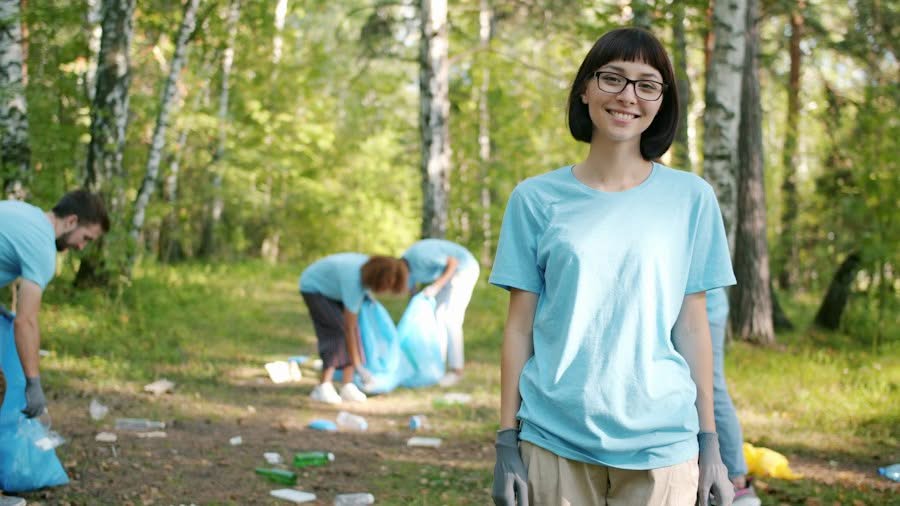 Photo Community volunteers serving
